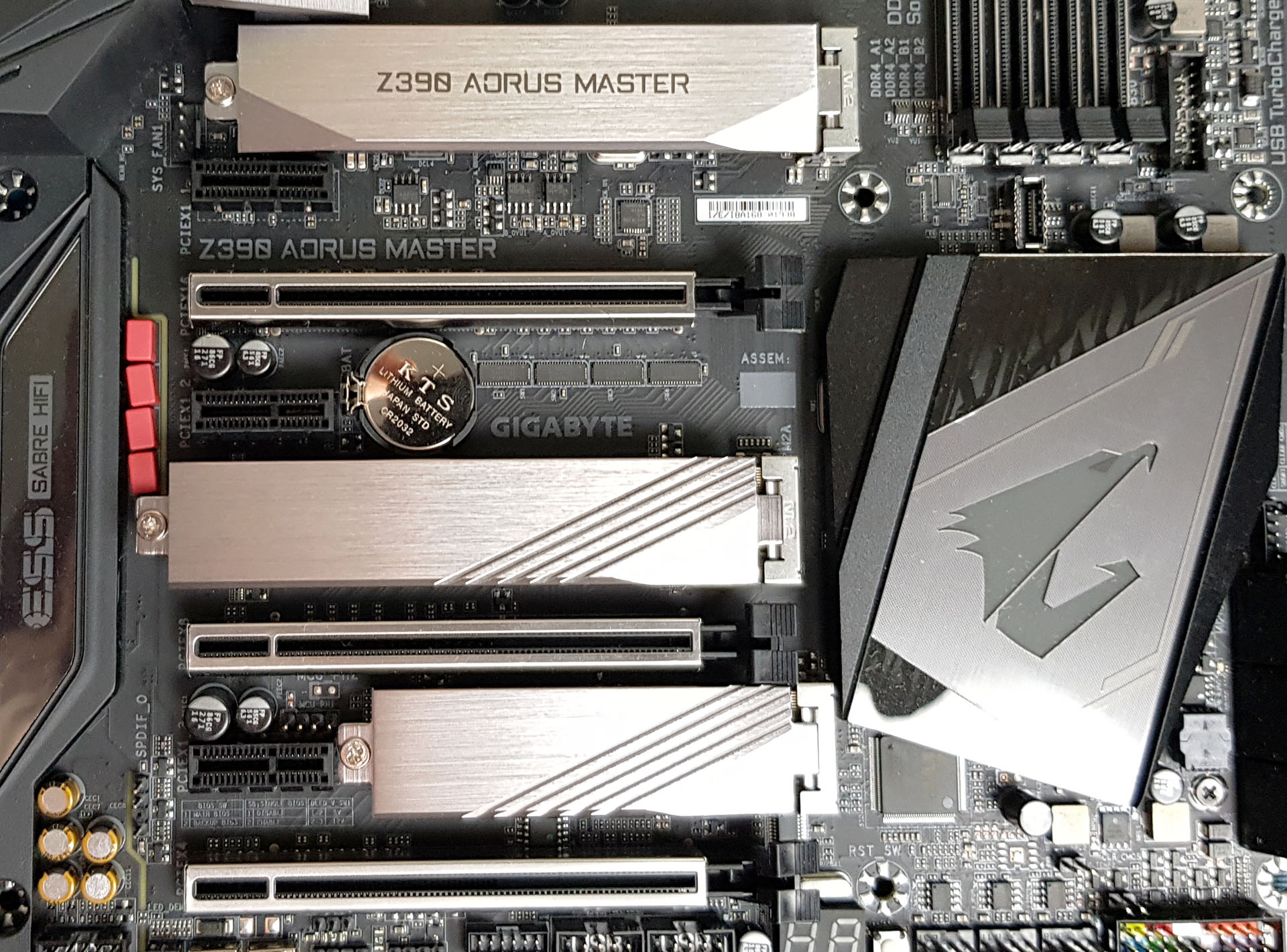 Visual Inspection - The GIGABYTE Z390 Aorus Master Motherboard